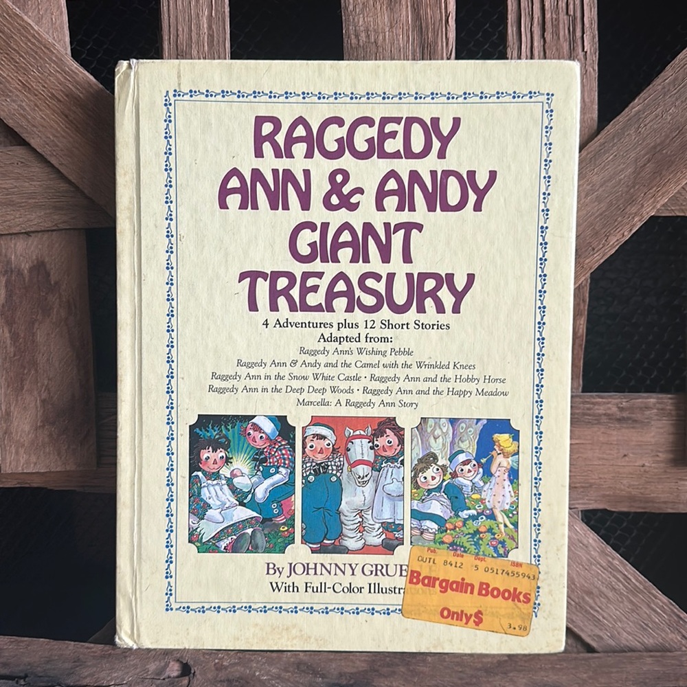Raggedy Ann & Andy Children's Book, 1984 Hardback Book Giant Treasury